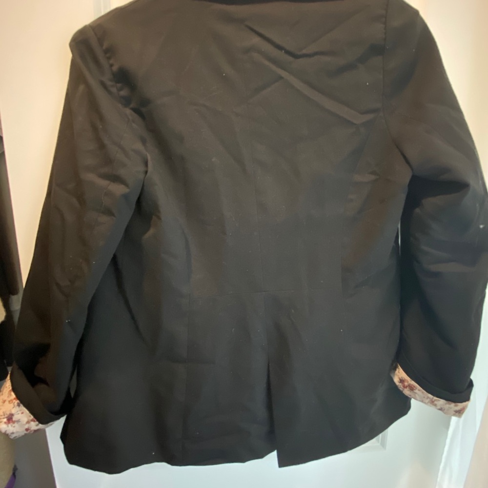Black blazer with floral lining - Picture 4 of 5